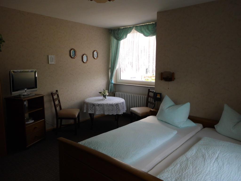 Hotel Garni Am Heuberg Эшвеге Экстерьер фото